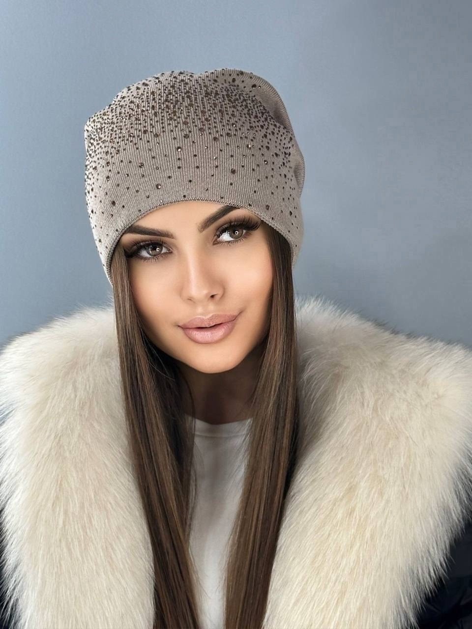 стильная зимняя шапка,модные зимние шапки,шапка женская модная,женская вязаная шапка,зимняя вязаная женская шапка со стразами