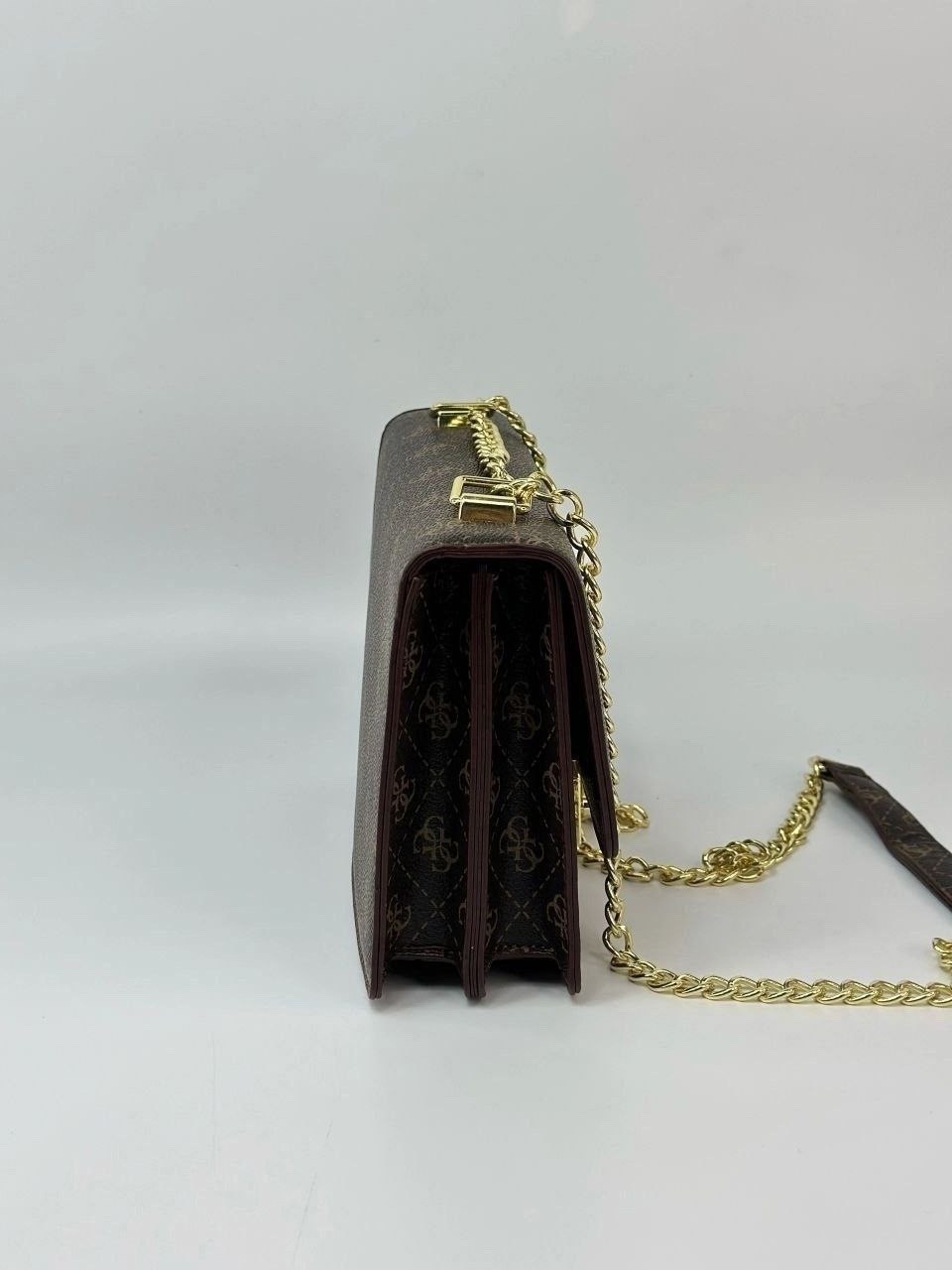 сумка guess кросс боди,сумка женская guess,guess сумка на плечо,женская сумка через плечо от бренда guess,сумка guess