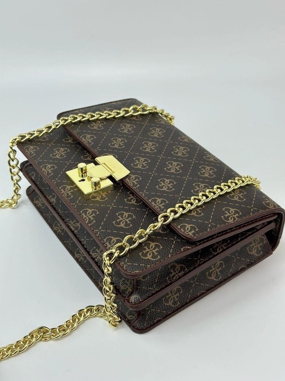 сумка guess кросс боди,сумка женская guess,guess сумка на плечо,женская сумка через плечо от бренда guess,сумка guess