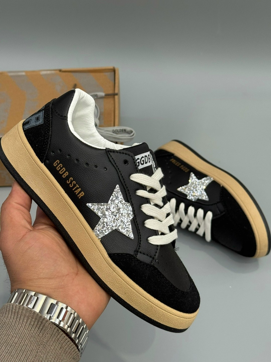 golden goose кеды hi star на платформе черный,замшевые кроссовки ball star golden goose черный,кеды hi star с блестками golden goose черный,кеды super-star с блестками golden goose черный,замшевые низ
