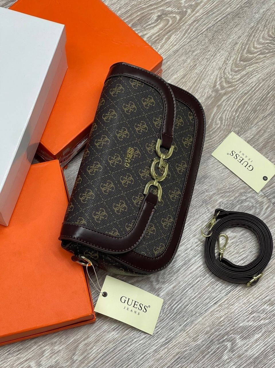 женская сумка guess,сумка guess,сумка седло guess,guess сумка на плечо,сумка женская через плечо guess