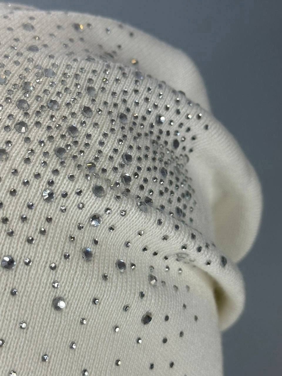 стильная зимняя шапка,модные зимние шапки,шапка женская модная,женская вязаная шапка,зимняя вязаная женская шапка со стразами