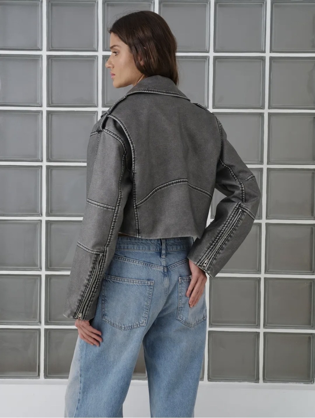 косуха кожаная куртка короткая оверсайз,косуха кожаная куртка,косуха винтажная куртка кожаная oversize серая monyken,кожаная куртка короткая,женская демисезонная кожаная куртка-косуха оверсайз