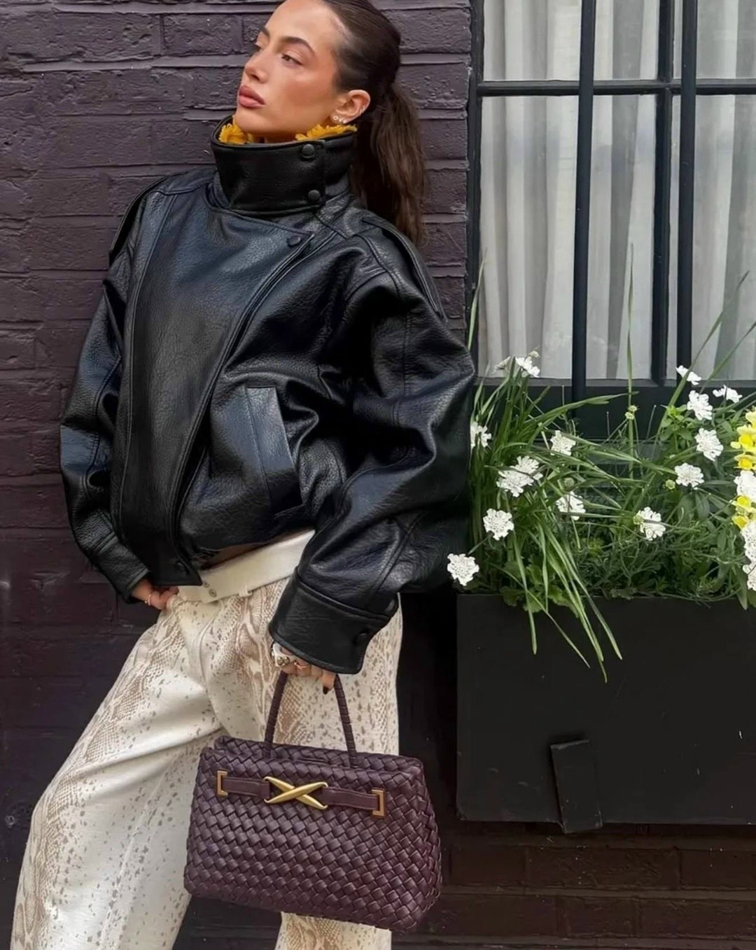 женская куртка из искусственной кожи,женская кожаная куртка,кожаная куртка,куртка оверсайз кожаная,кожаная куртка yves saint laurent