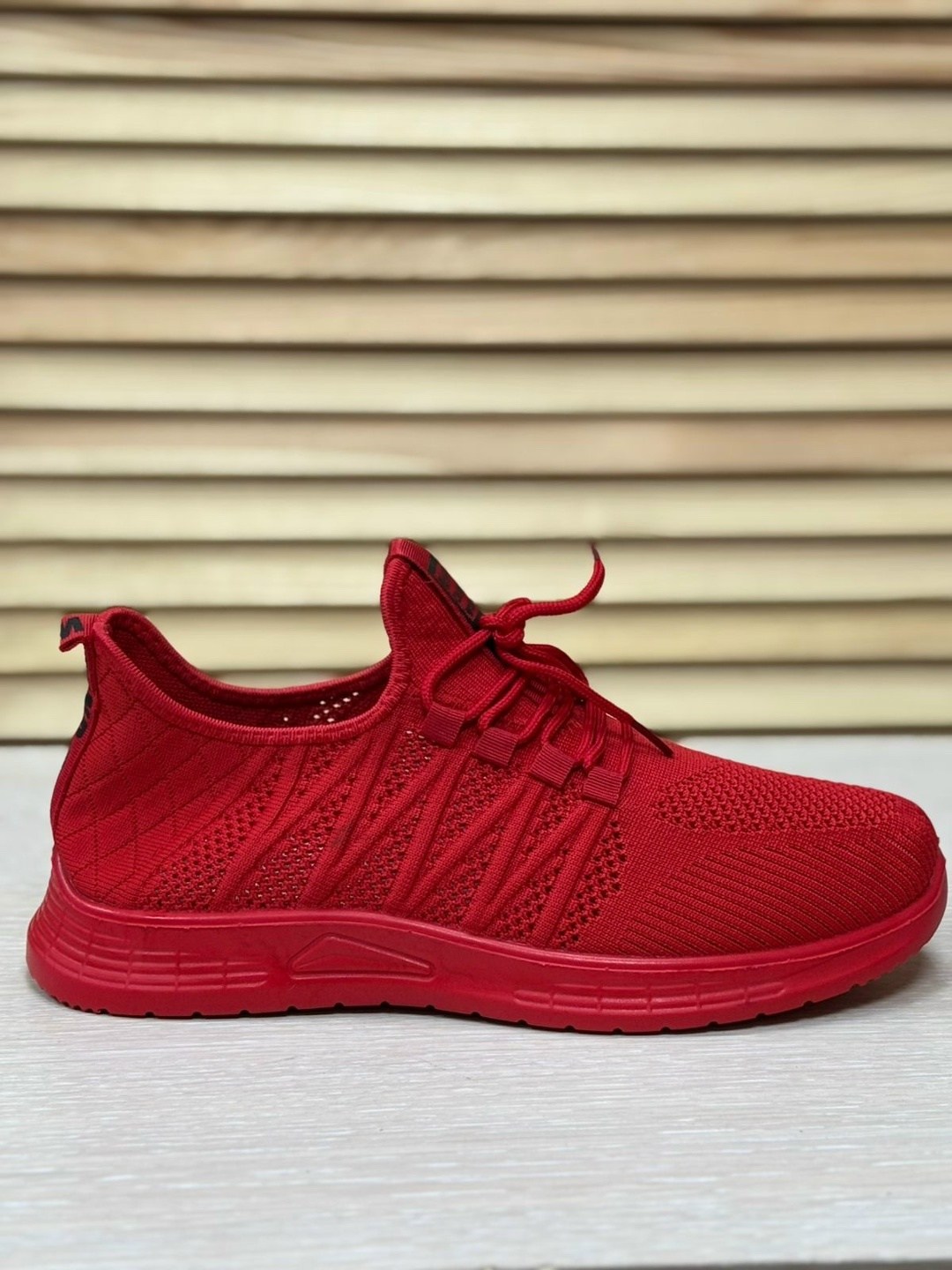 ,красные кроссовки,кроссовки женскиe,кроссовка,фирменные кроссовки
