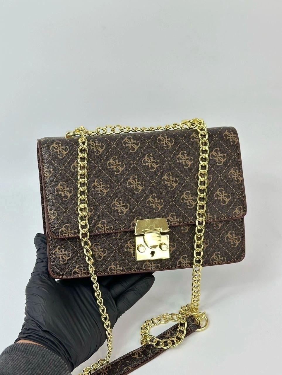 сумка guess кросс боди,сумка женская guess,guess сумка на плечо,женская сумка через плечо от бренда guess,сумка guess