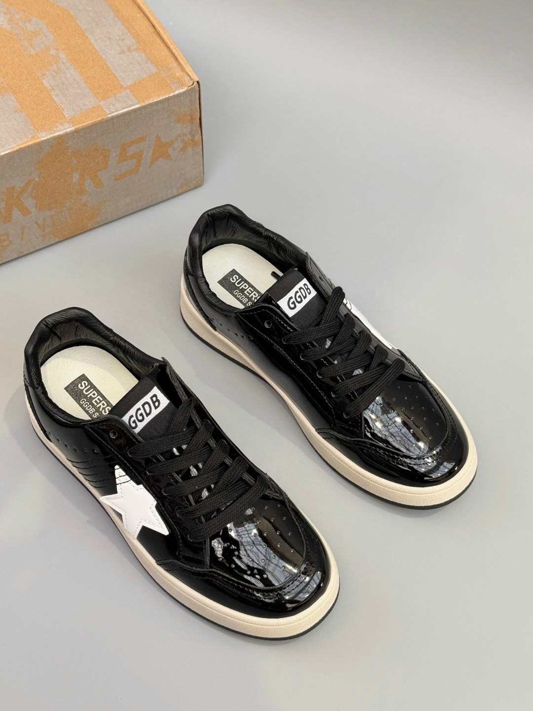 кроссовки ball star черного и белого цвета golden goose,кеды голден гус лакированные,кеды golden goose,кеды hi star golden goose черный,