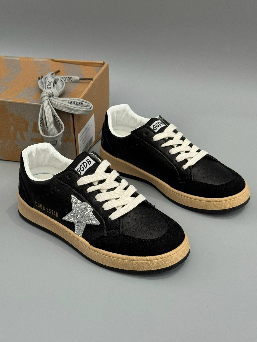 golden goose кеды hi star на платформе черный,замшевые кроссовки ball star golden goose черный,кеды hi star с блестками golden goose черный,кеды super-star с блестками golden goose черный,замшевые низ