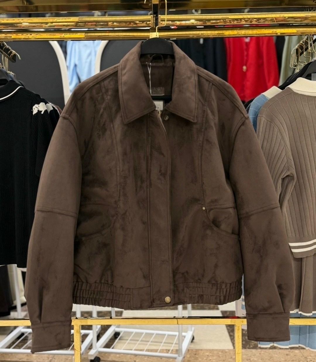 куртка-бомбер утепленная с замшевой фактурой befree,куртка замшевая,бомбер женская куртка,трендовые куртки бомбер из экозамши,куртка из замши