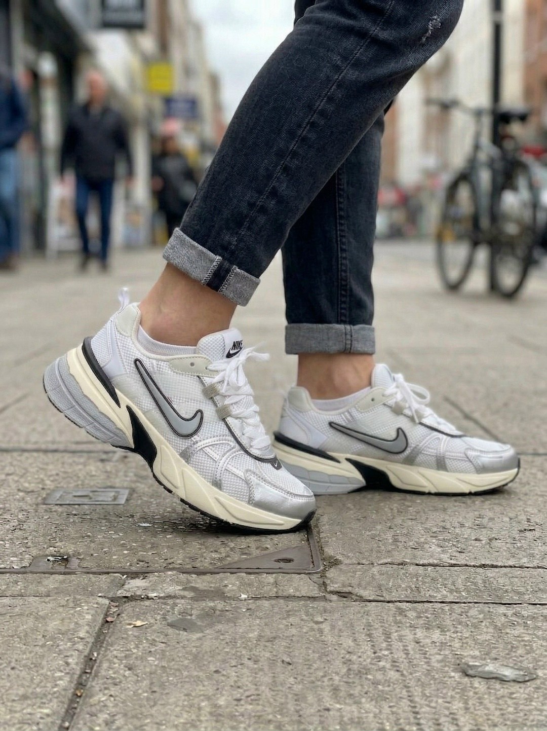 кроссовки nike,кроссовки nike v 2 k run,кроссовки nike v2k run w серый серебряный,женские кроссовки nike,