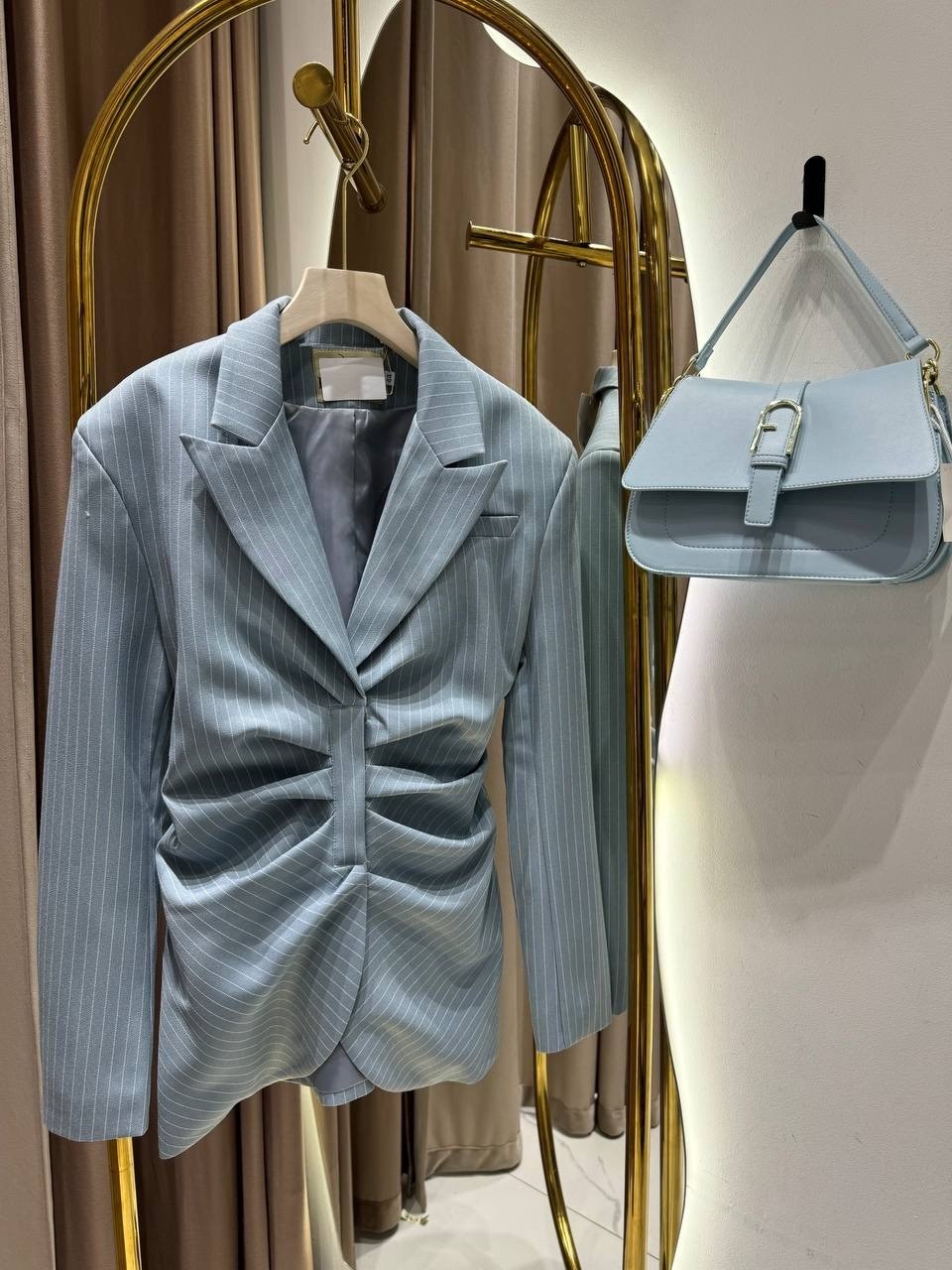 серый брючный костюм,брючный костюм,костюм с юбкой макси и пиджаком в полоску деловой much love,пиджак,пиджак в полоску