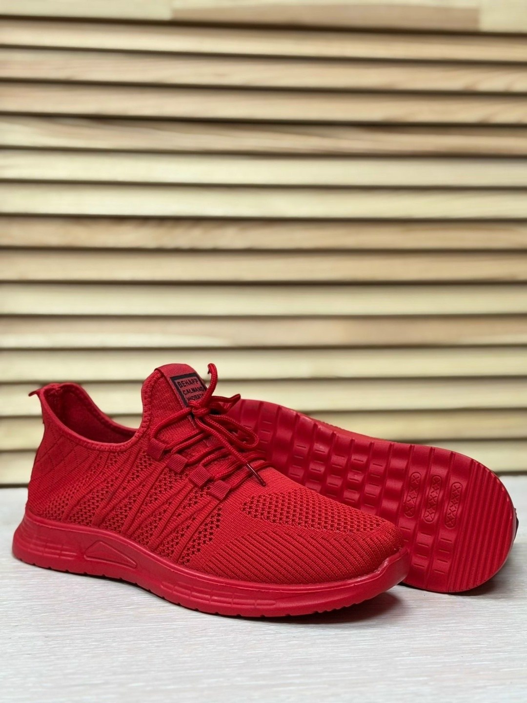 ,красные кроссовки,кроссовки женскиe,кроссовка,фирменные кроссовки