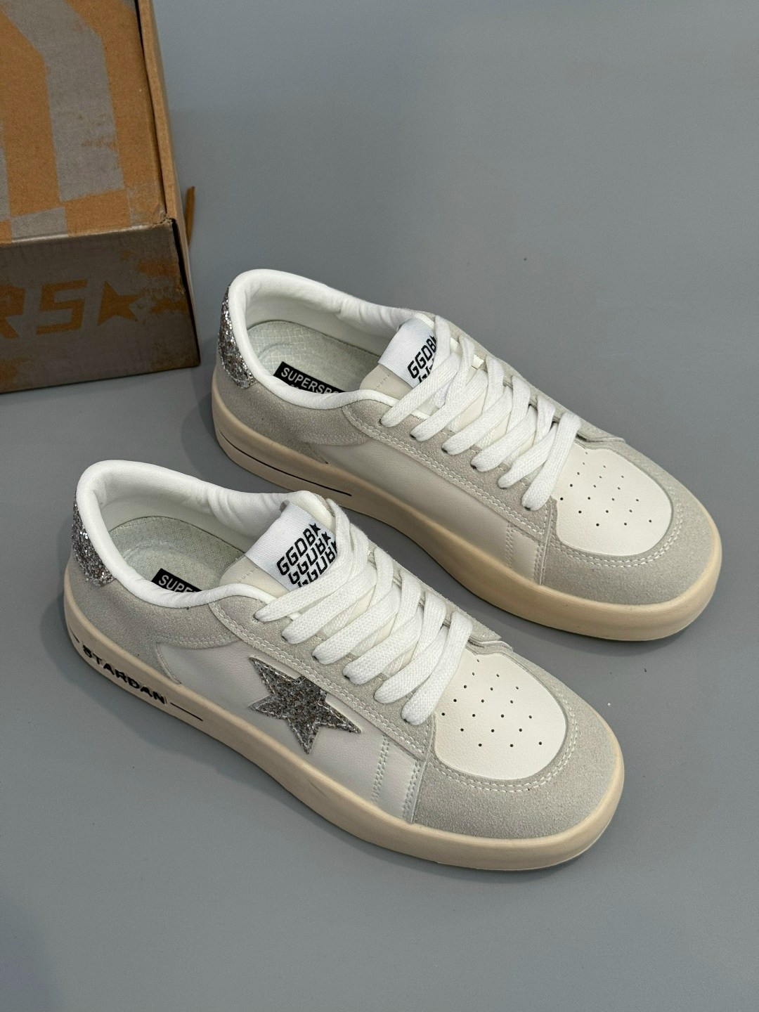 кожаные кеды golden goose superstar premium,golden goose кроссовки,,кеды golden goose,женские кожаные кроссовки golden goose super-star premium - white / silver