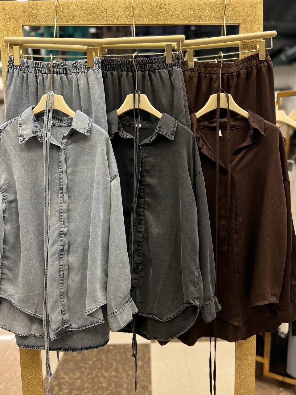 юбка атласная удлинённая шоколадного цвета,юбка шоколадного цвета,атласная юбка шоколадного цвета,костюм с юбкой,юбка коричневого цвета