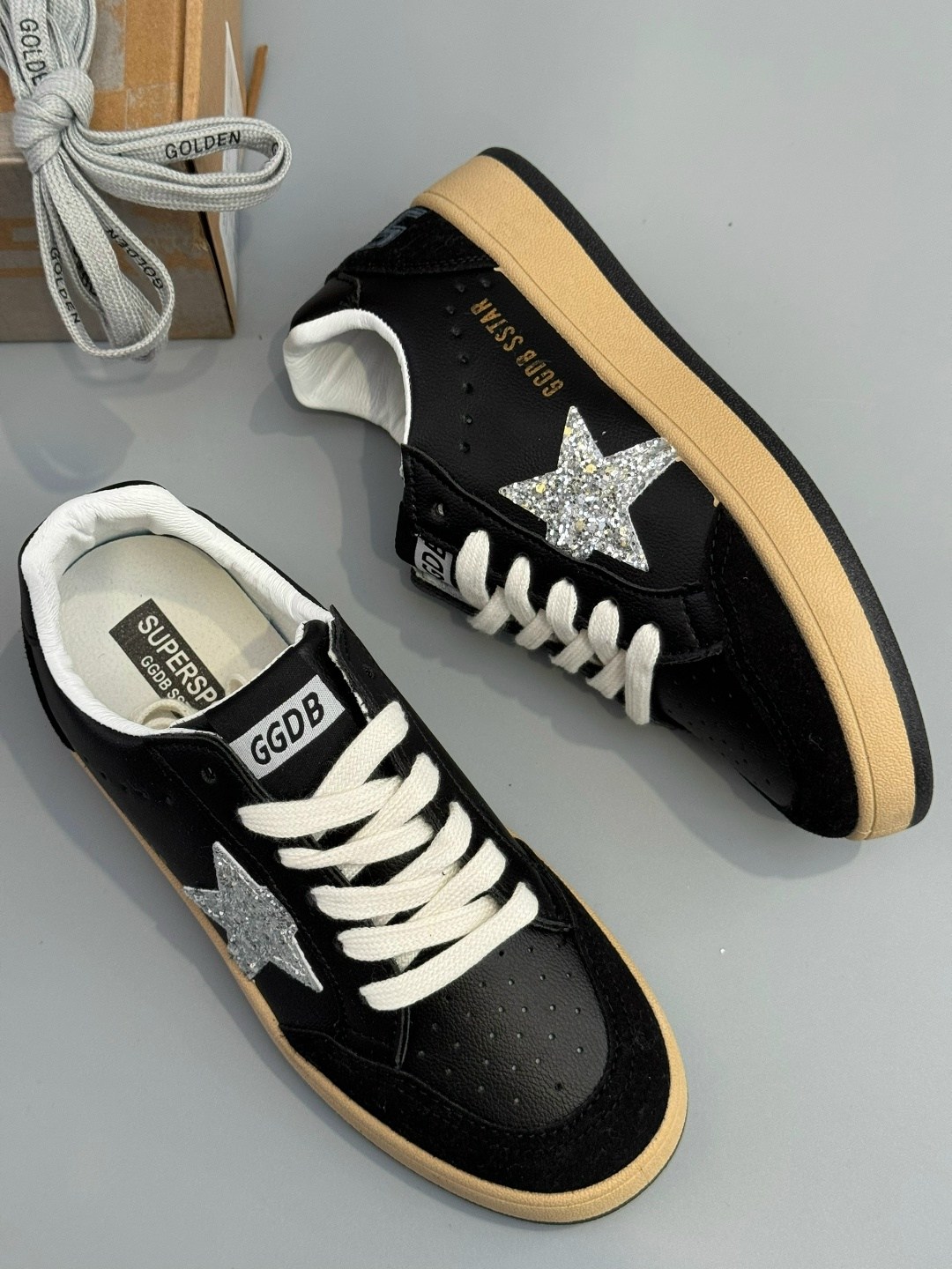 golden goose кеды hi star на платформе черный,замшевые кроссовки ball star golden goose черный,кеды hi star с блестками golden goose черный,кеды super-star с блестками golden goose черный,замшевые низ