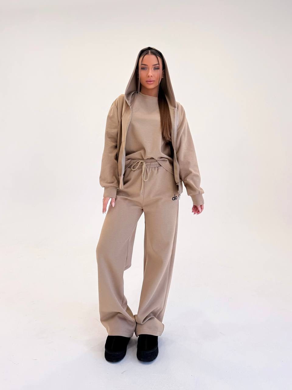 спортивный костюм женский,спортивный костюм,бежевый костюм,женский костюм,костюм с брюками