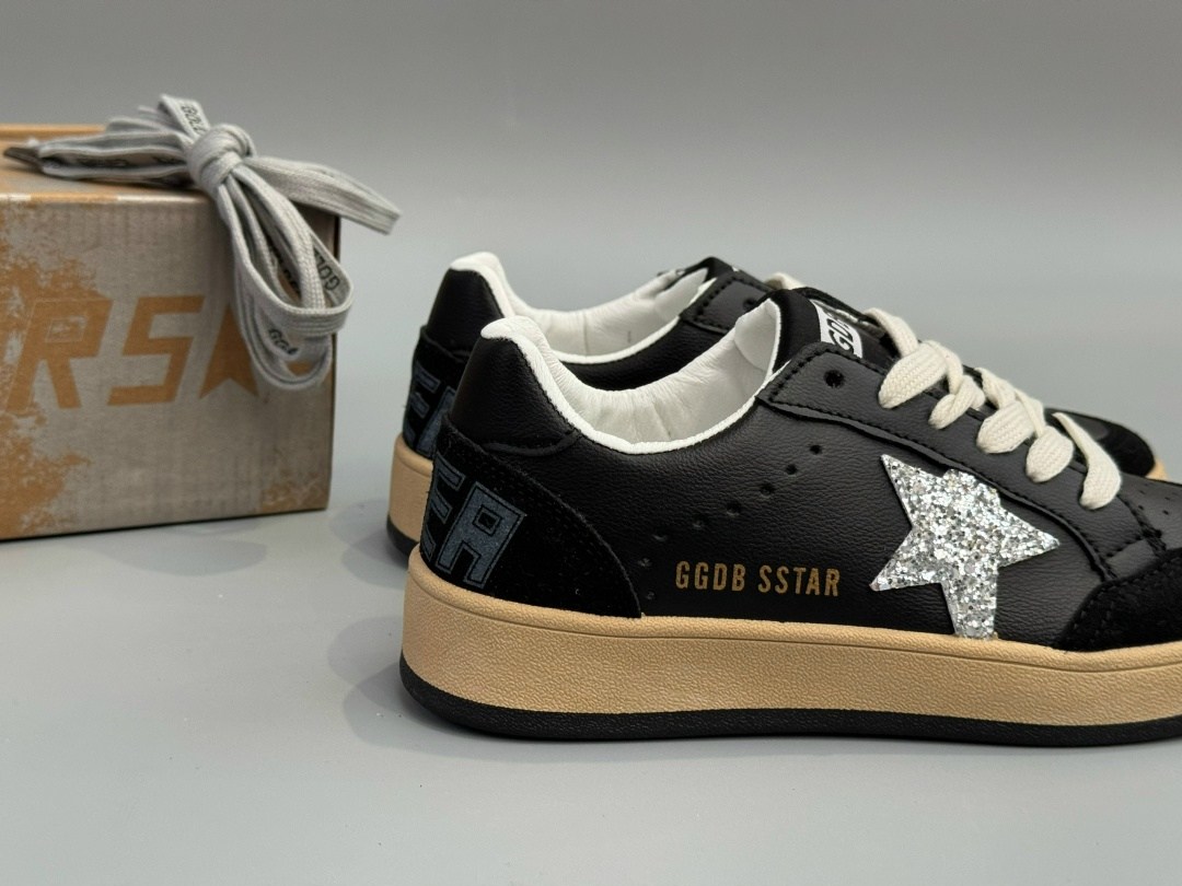 golden goose кеды hi star на платформе черный,замшевые кроссовки ball star golden goose черный,кеды hi star с блестками golden goose черный,кеды super-star с блестками golden goose черный,замшевые низ