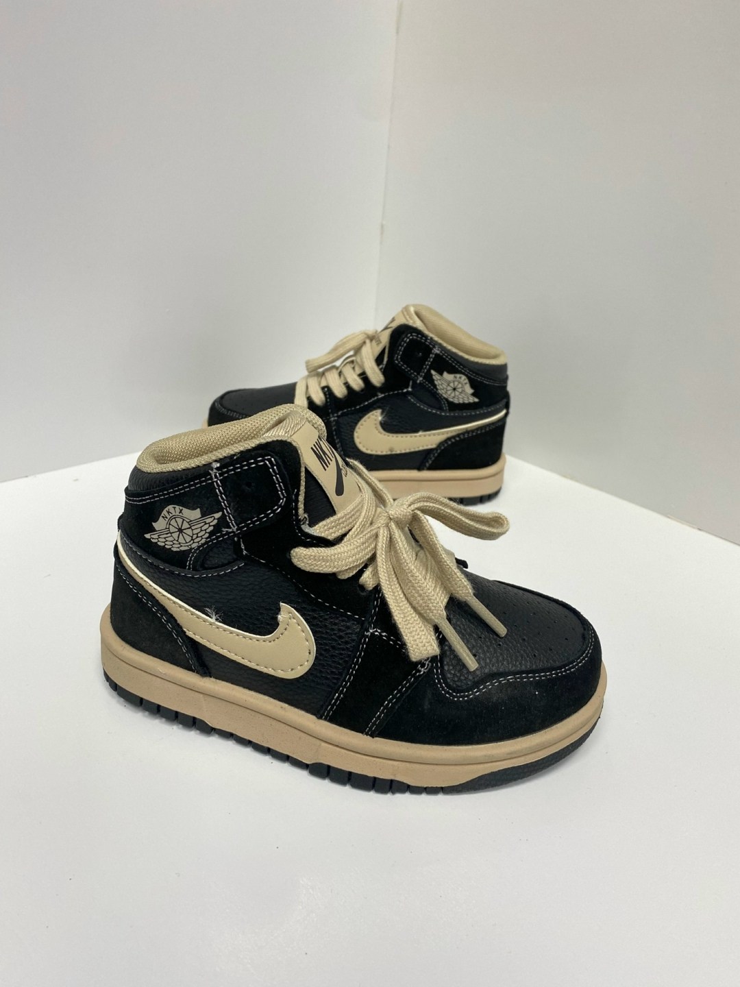 nike air jordan 1 mid,jordan 1 mid light smoke grey,nike air jordan 1 mid grey,air jordan 1 mid,nike air jordan 1 retro high