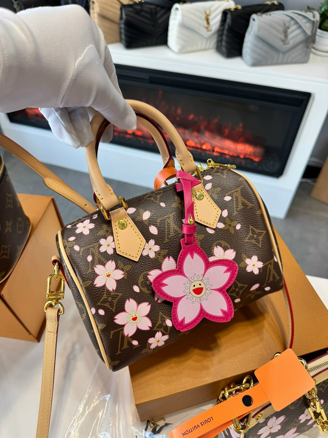 сумка louis vuitton,louis vuitton женская сумка,сумка louis vuitton 25-20см реплика,сумка луи виттон с цветами,сумки луи виттон