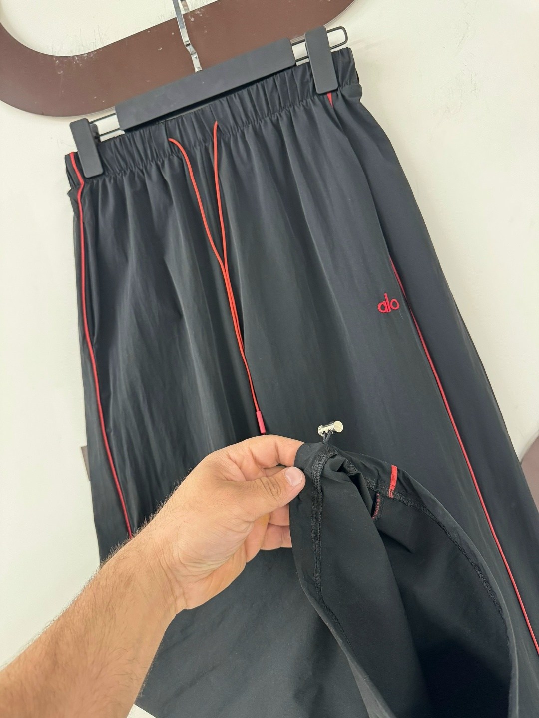 спортивные брюки,белые спортивные штаны,спортивные брюки мужские,спортивные штаны,мужские брюки