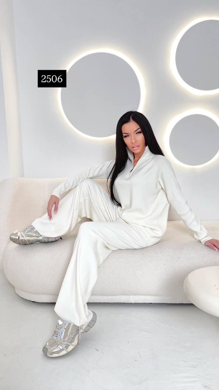 костюм белый,трикотажный костюм,костюм молочный,костюм вязаный,женский вязаный костюм