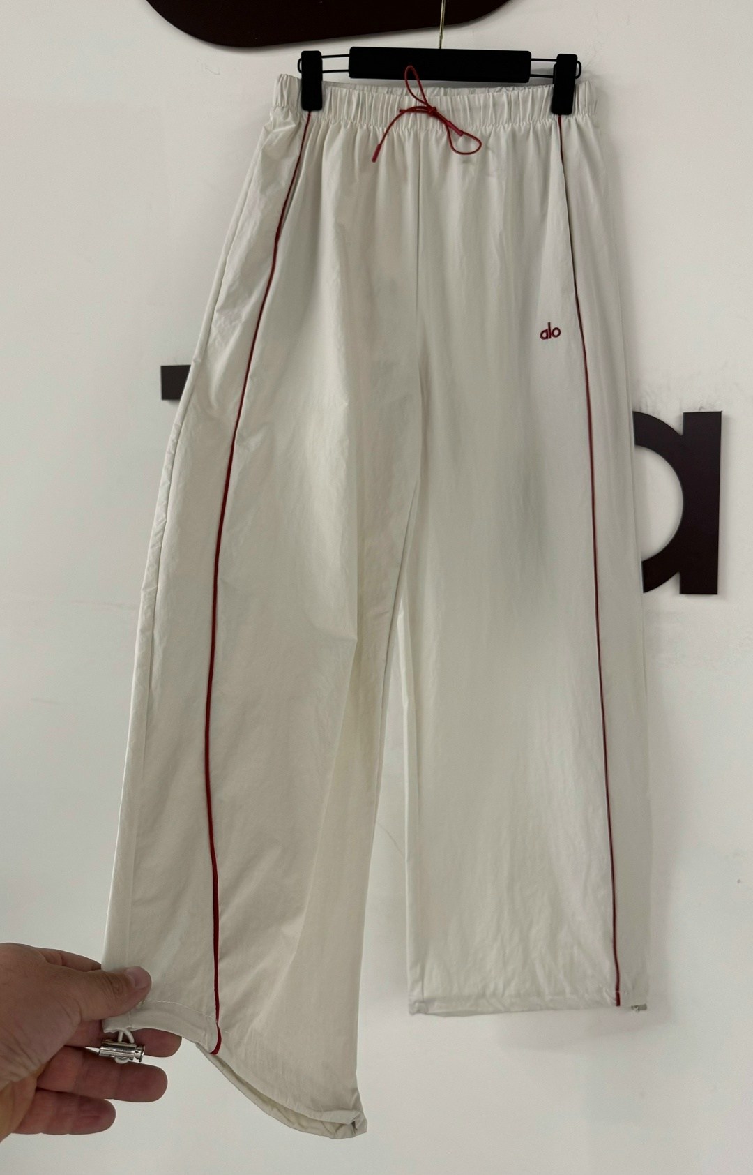 спортивные брюки,белые спортивные штаны,спортивные брюки мужские,спортивные штаны,мужские брюки