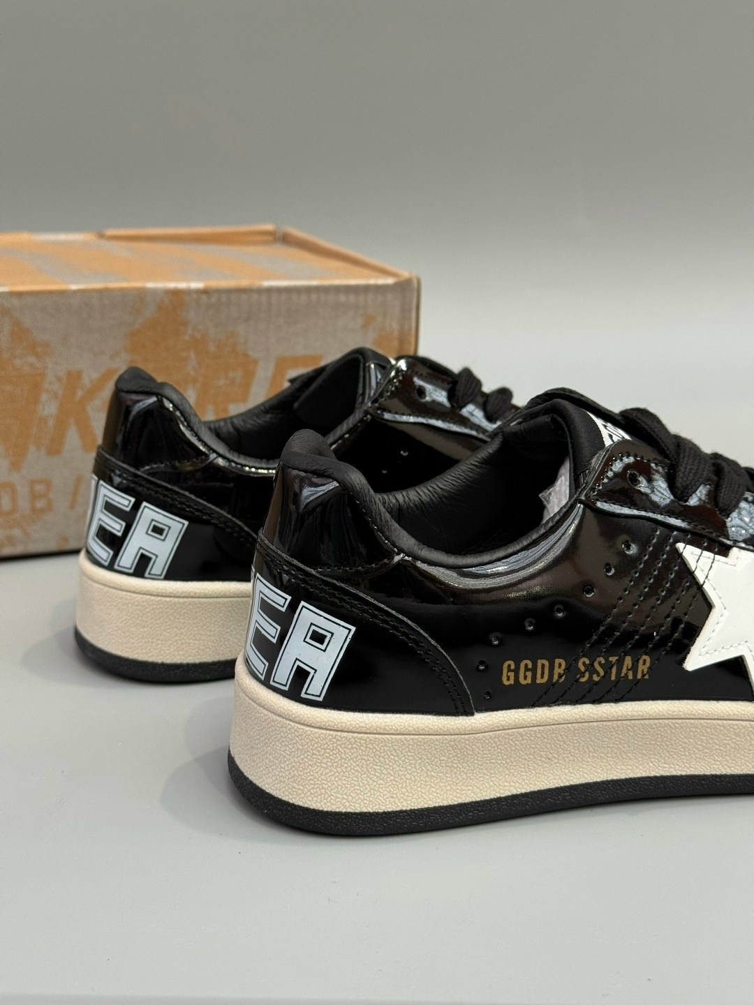 кроссовки ball star черного и белого цвета golden goose,кеды голден гус лакированные,кеды golden goose,кеды hi star golden goose черный,