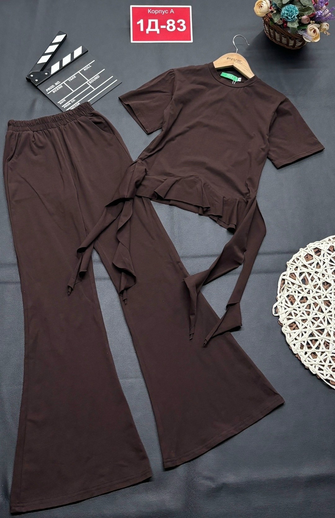 костюм брючный lmdy 158944722,брючный костюм с баской,костюм брючный,красный брючный костюм,брючный костюм с брюками клеш