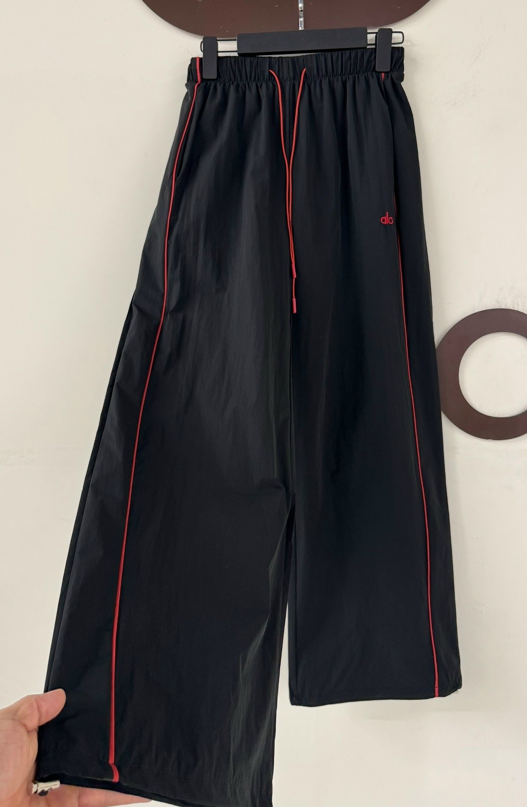 спортивные брюки,белые спортивные штаны,спортивные брюки мужские,спортивные штаны,мужские брюки