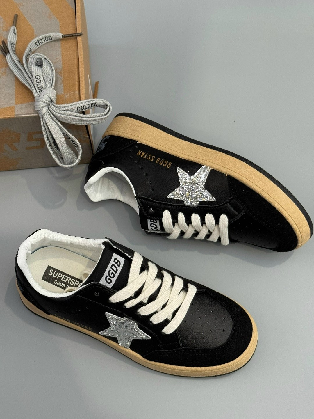 golden goose кеды hi star на платформе черный,замшевые кроссовки ball star golden goose черный,кеды hi star с блестками golden goose черный,кеды super-star с блестками golden goose черный,замшевые низ