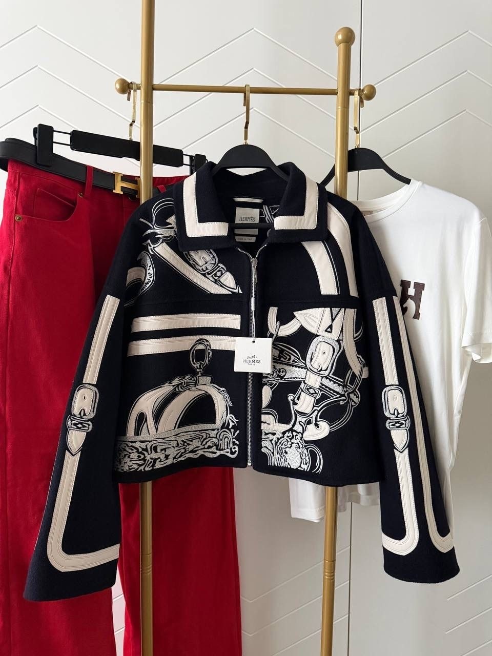 куртка бомбер,куртка бомбер женская,женские костюмы спортивные,одежда стильная