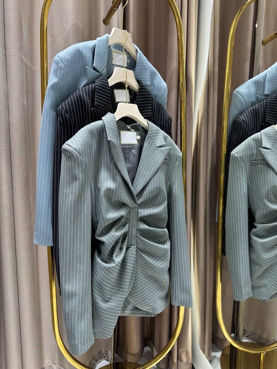 серый брючный костюм,брючный костюм,костюм с юбкой макси и пиджаком в полоску деловой much love,пиджак,пиджак в полоску