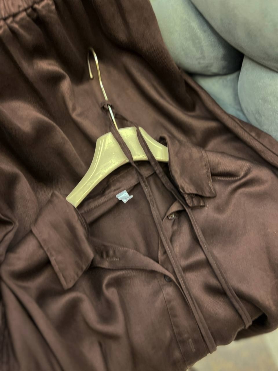 юбка атласная удлинённая шоколадного цвета,юбка шоколадного цвета,атласная юбка шоколадного цвета,костюм с юбкой,юбка коричневого цвета