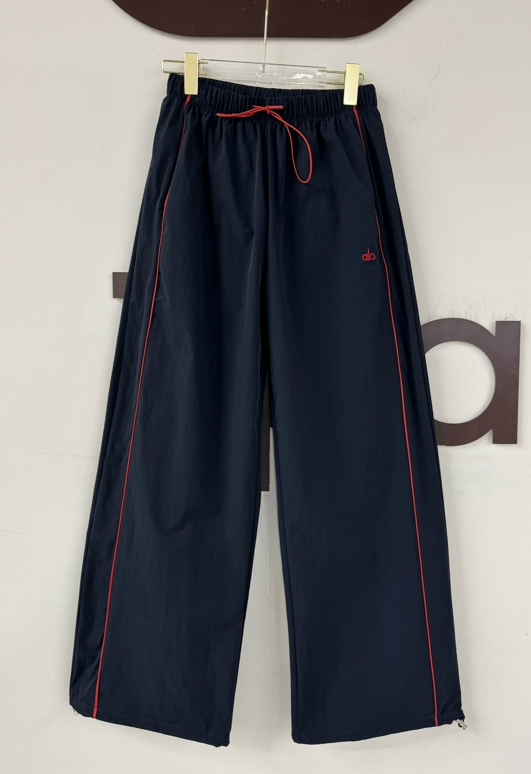 спортивные брюки,белые спортивные штаны,спортивные брюки мужские,спортивные штаны,мужские брюки