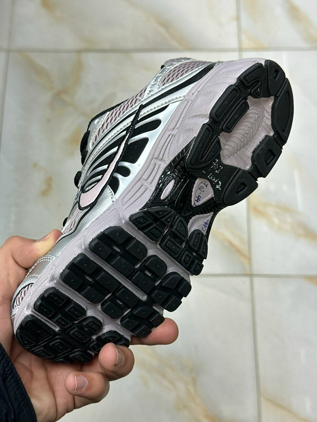 nike низкие массивные кроссовки air max moto 2k женские розовые,кроссовки nike air max moto 2k,кроссовки,кроссовки nike zoom vomero 5,кроссовки для бега