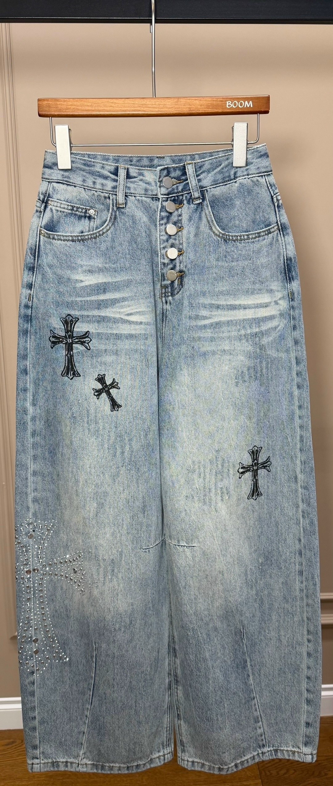 джинсовые брюки,chrome hearts джинсы,модные джинсы,джинсы со звездами,джинсы