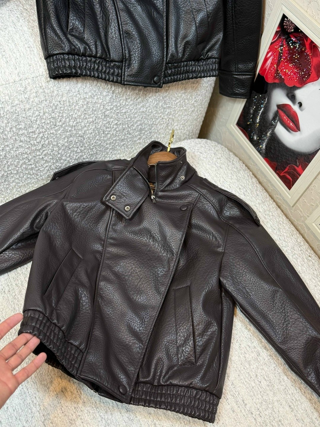 женская куртка из искусственной кожи,женская кожаная куртка,кожаная куртка,куртка оверсайз кожаная,кожаная куртка yves saint laurent
