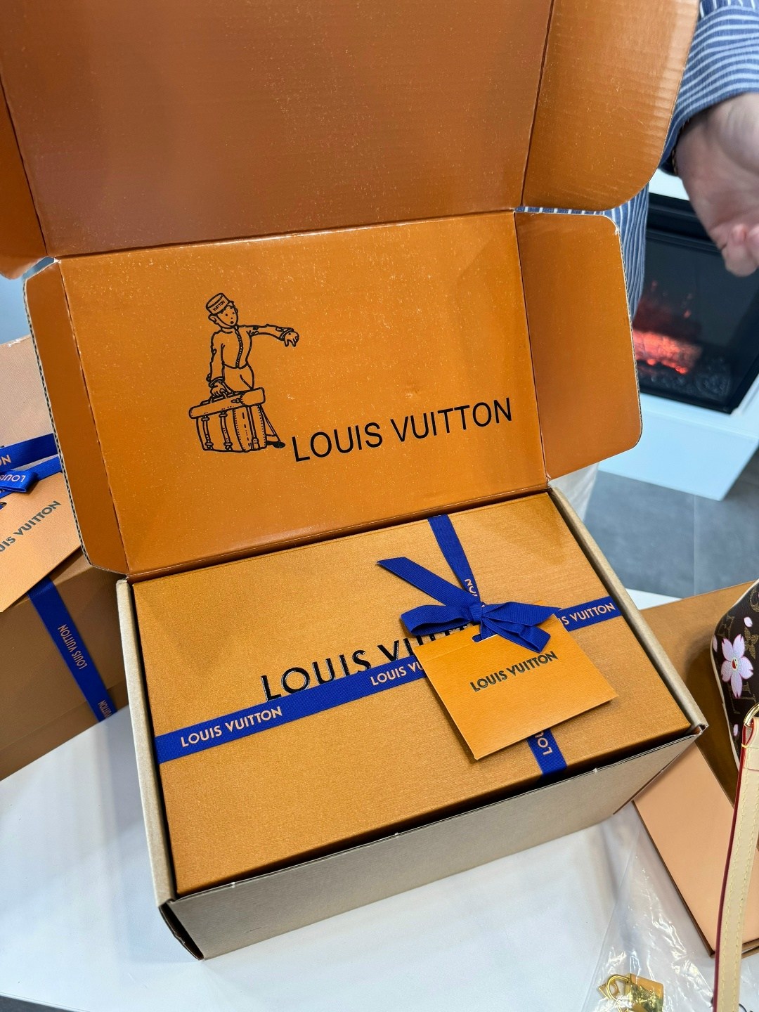 сумка louis vuitton,louis vuitton женская сумка,сумка louis vuitton 25-20см реплика,сумка луи виттон с цветами,сумки луи виттон