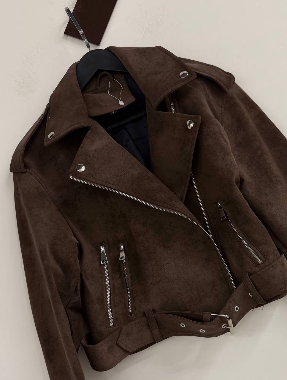 женская байкерская куртка из искусственной замши,женская замшевая куртка косуха коричневая,коричневая женская куртка из натуральной мягкой замши байкерская,замшевая куртка косуха,замшевая куртка