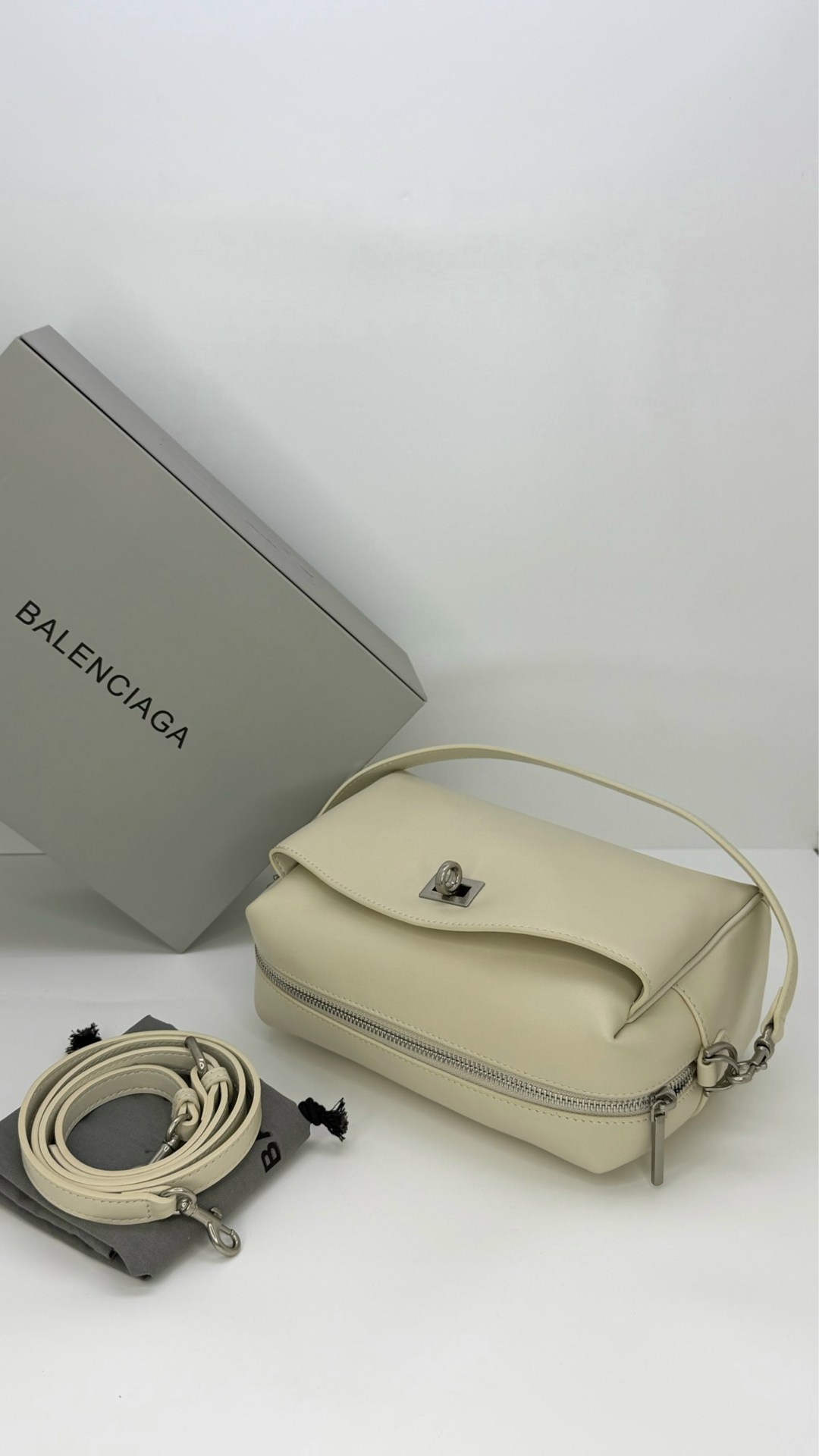 balenciaga сумка,сумка balenciaga rodeo,сумка баленсиага,balenciaga сумка женская,сумка balenciaga натуральная кожа 35-24 см