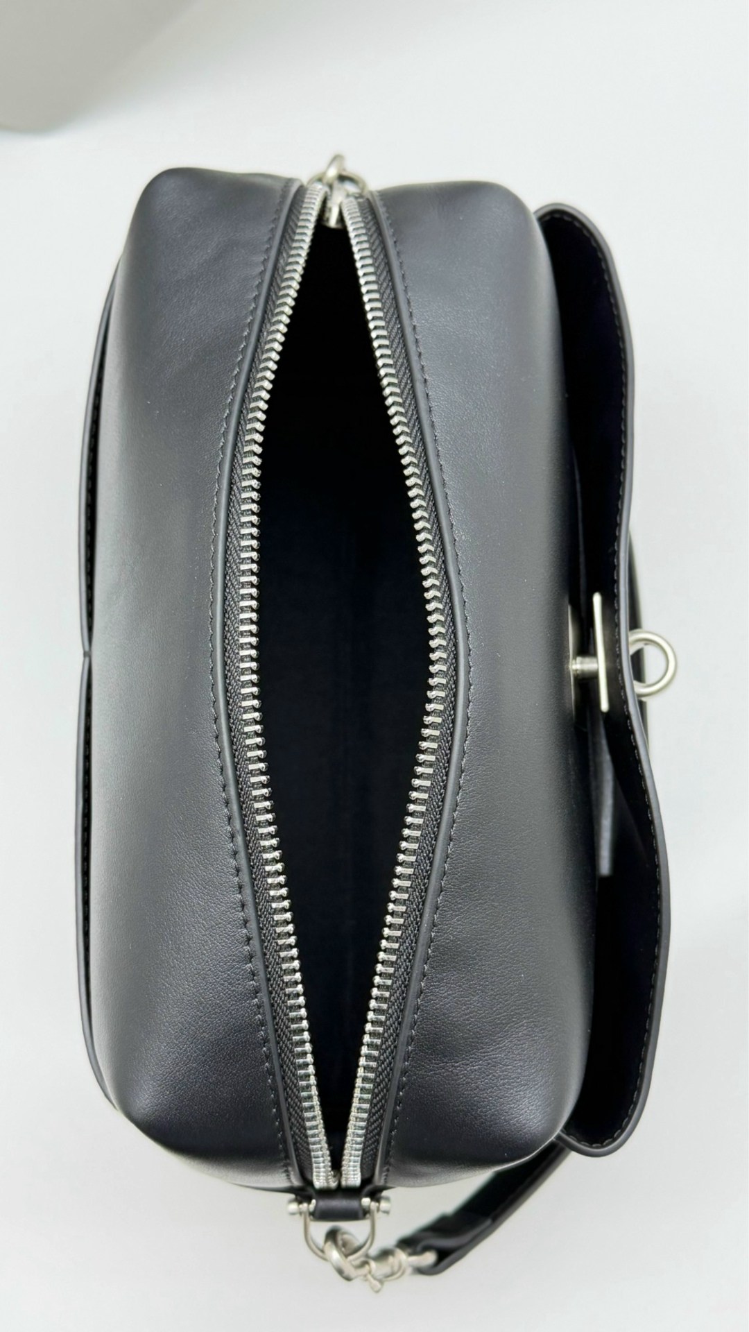 balenciaga сумка,сумка balenciaga rodeo,сумка баленсиага,balenciaga сумка женская,сумка balenciaga натуральная кожа 35-24 см