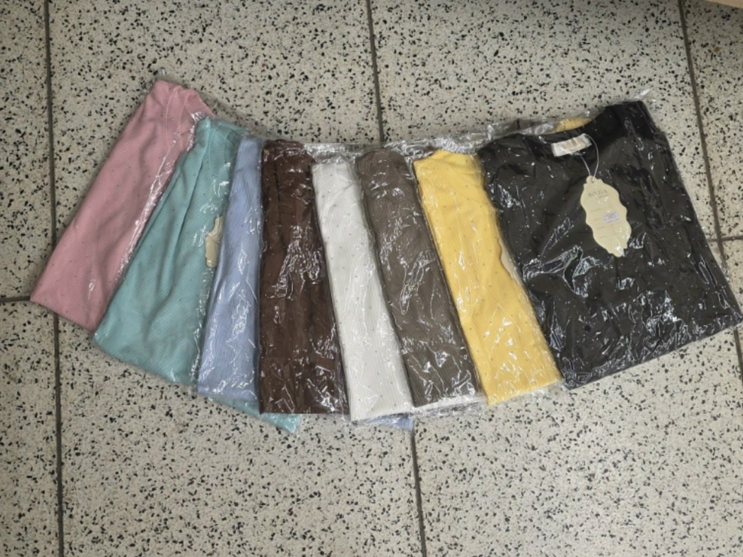 футболки женская,футболка со стразами,женская футболка со стразами,кофта с пайетками,футболки модные