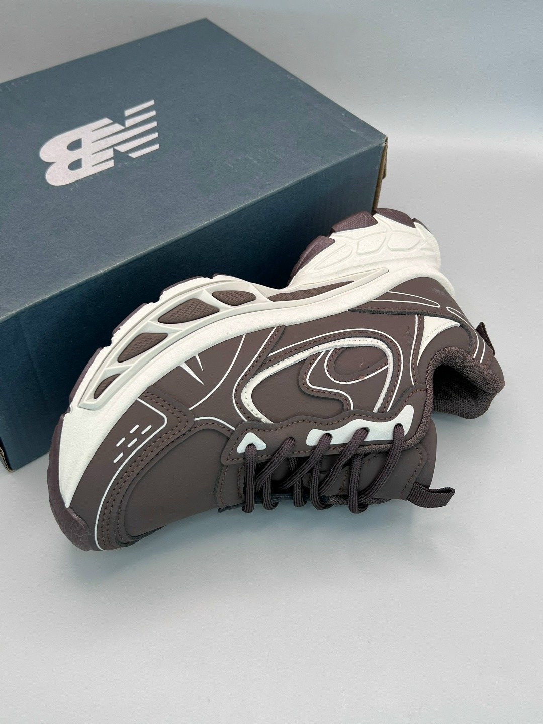 кроссовки,кроссовки женскиe,кроссовки женские толстые низкие коричневый hotwind,повседневные кроссовки,кроссовки мужской