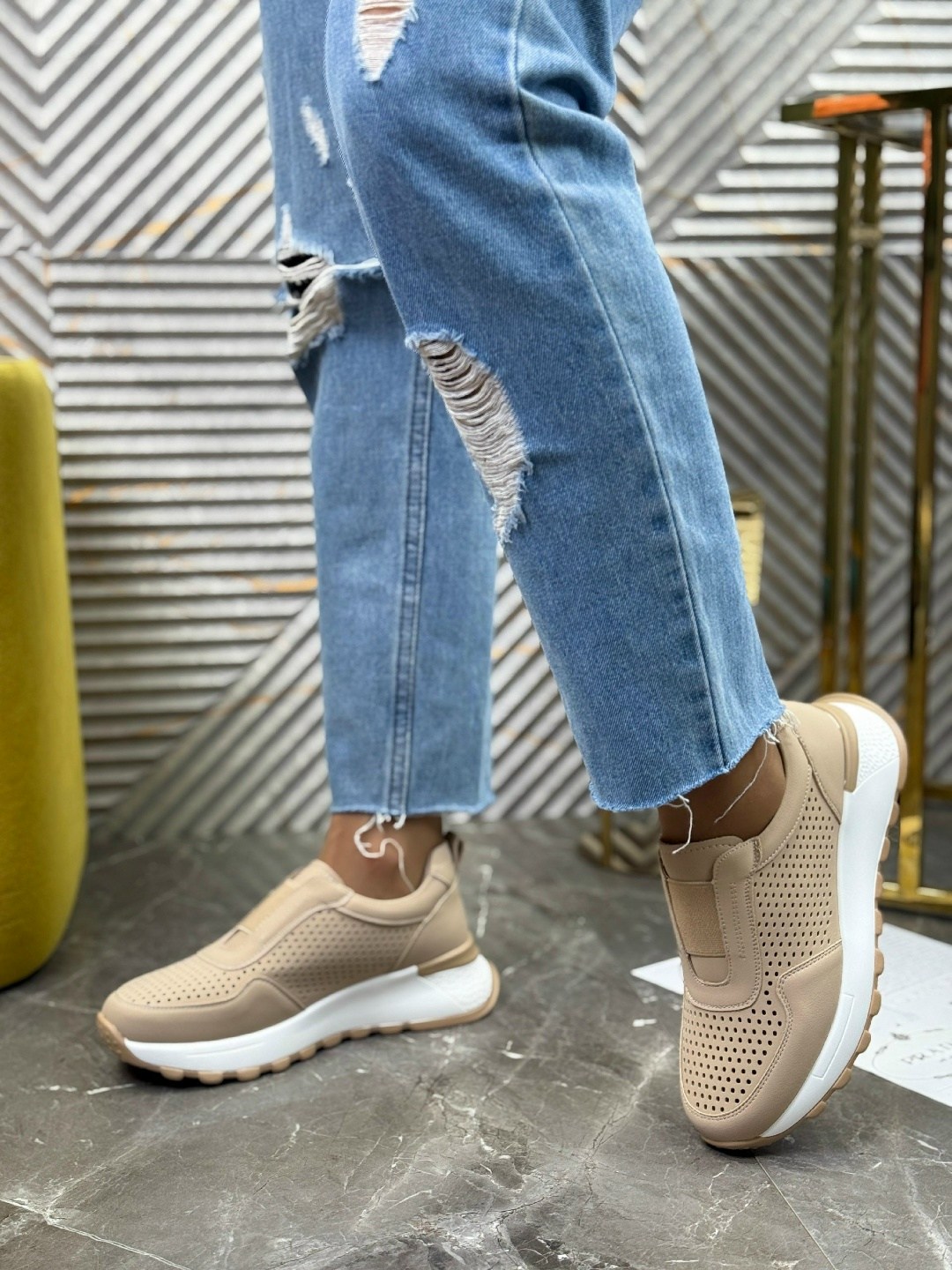 ,кроссовки женскиe,кроссовки с перфорацией,бежевые кроссовки,кроссовки кожаные с перфорацией