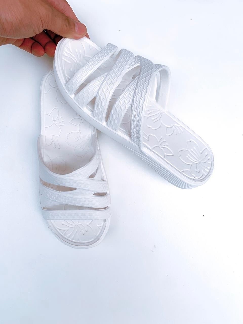 женские шлепанцы,белые шлепанцы,сланцы женские,белые тапочки,пантолеты женские