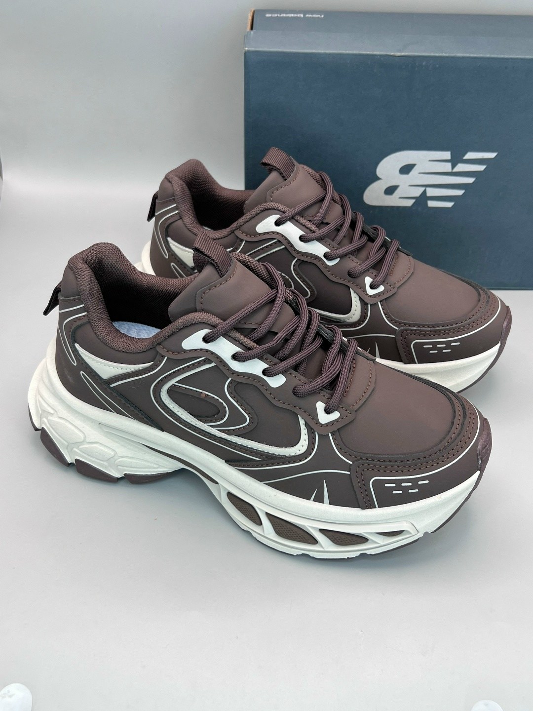 кроссовки,кроссовки женскиe,кроссовки женские толстые низкие коричневый hotwind,повседневные кроссовки,кроссовки мужской