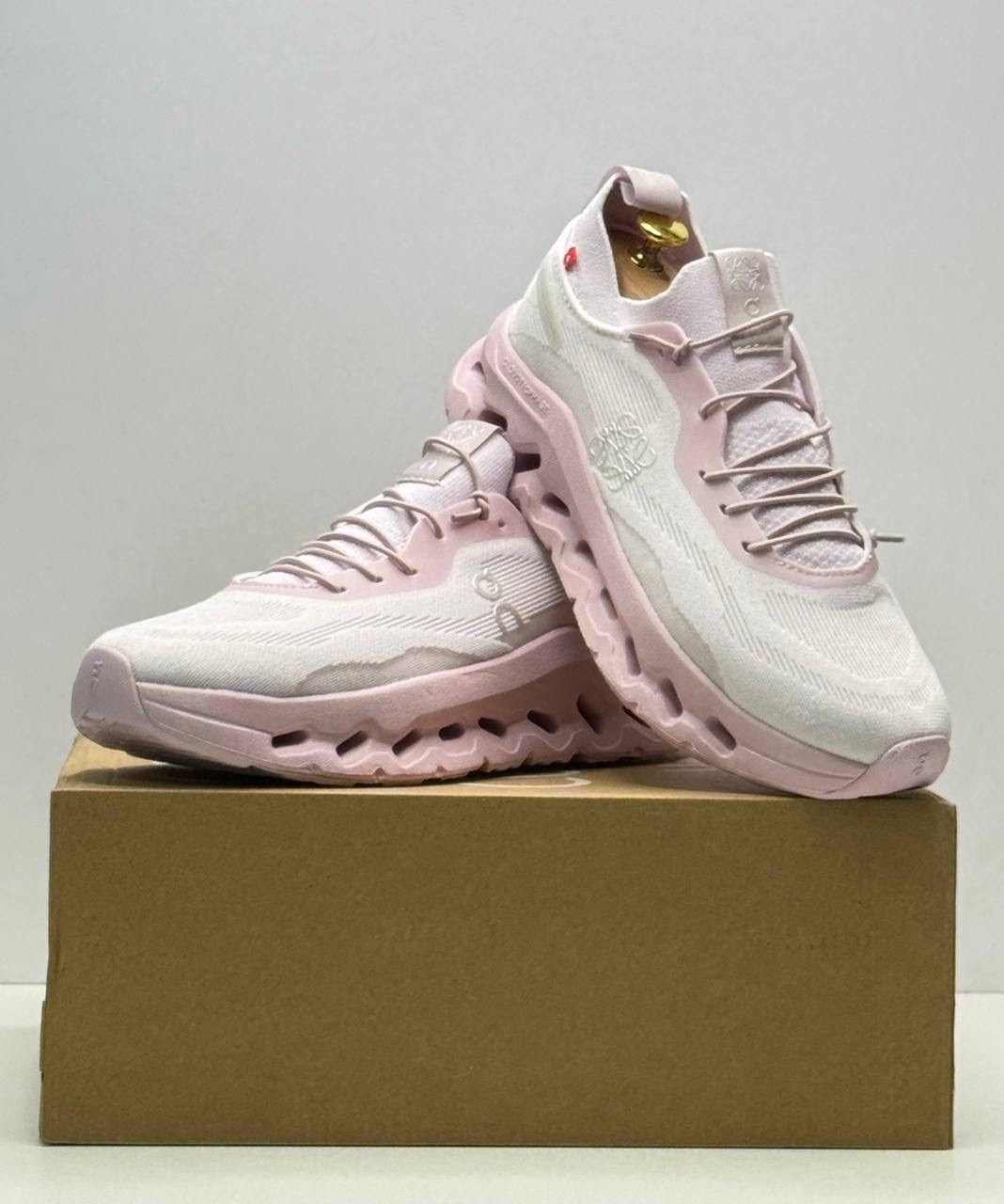 розовые кроссовки,женские кроссовки,кроссовки для женщин,loewe кроссовки, спортивная