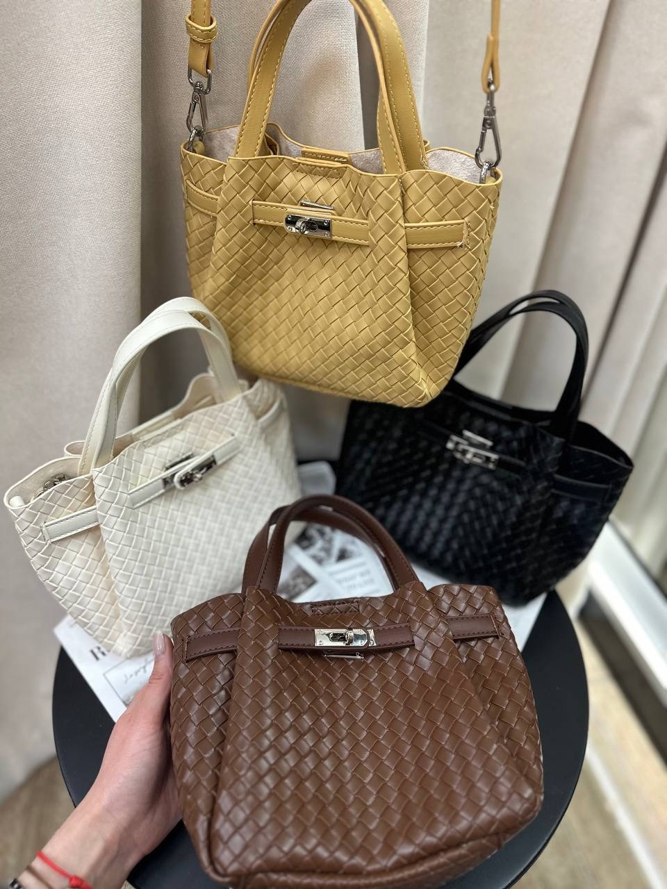 модная женская сумка,стильные костюмы,модная сумка,стильные образы