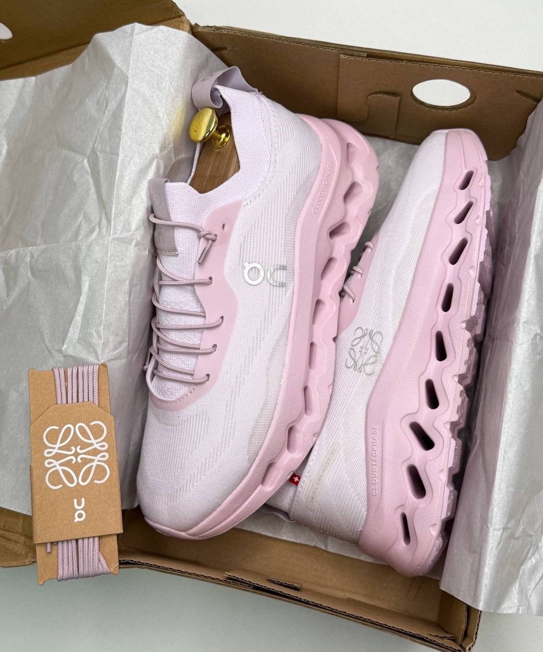 розовые кроссовки,женские кроссовки,кроссовки для женщин,loewe кроссовки, спортивная