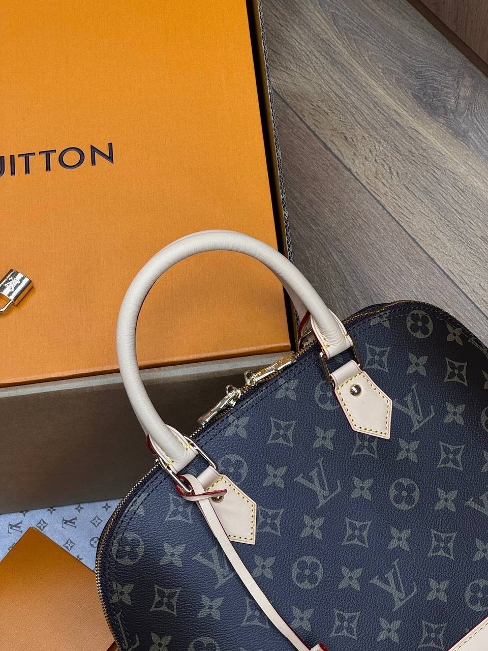 сумка louis vuitton,сумка louis vuitton женская,сумка louis vuitton alma bb,женская сумка louis vuitton alma,сумка alma bb от louis vuitton